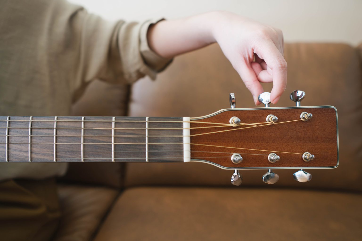 como afinar una guitarra