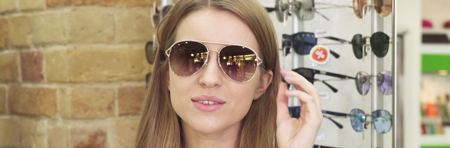 Cómo elegir gafas de sol que te favorezcan